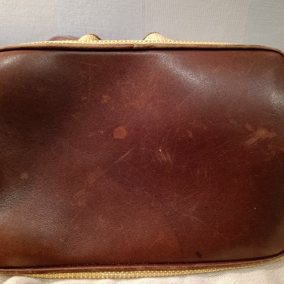 Chanel Vintage drawstring bucket tote bag with pouch and CC gold hardware - Picture 14 of 15